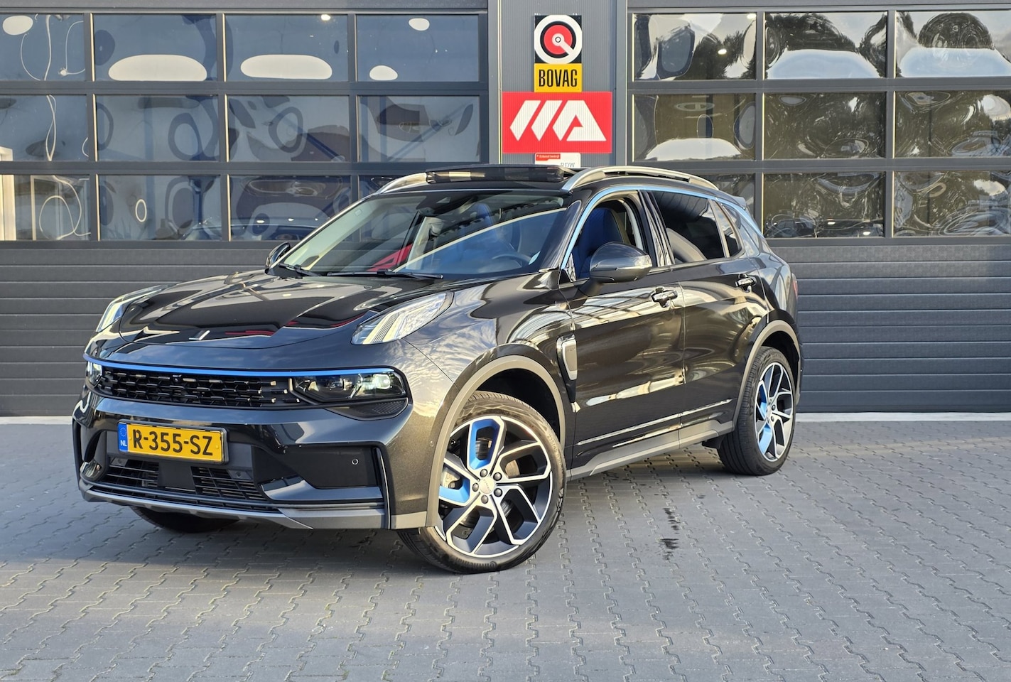 Lynk & Co 01 - 1.5 | PANO | 360 CAMERA | CARPLAY | FULL OPTION - AutoWereld.nl