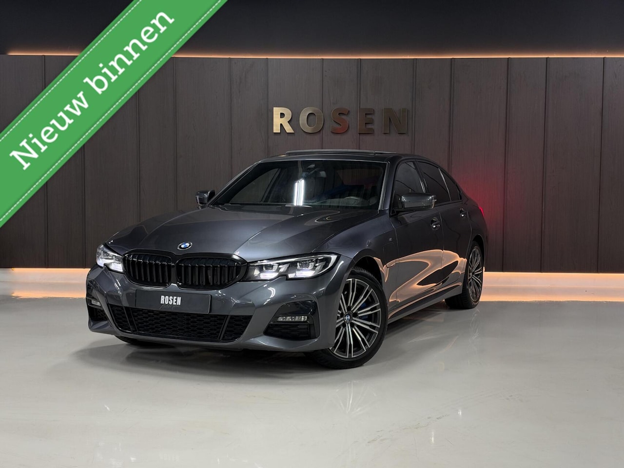 BMW 3-serie - 330e|M-SPORT|PANO|DEALER|HUD|SFEER|HK|LED|DODEHOEK - AutoWereld.nl