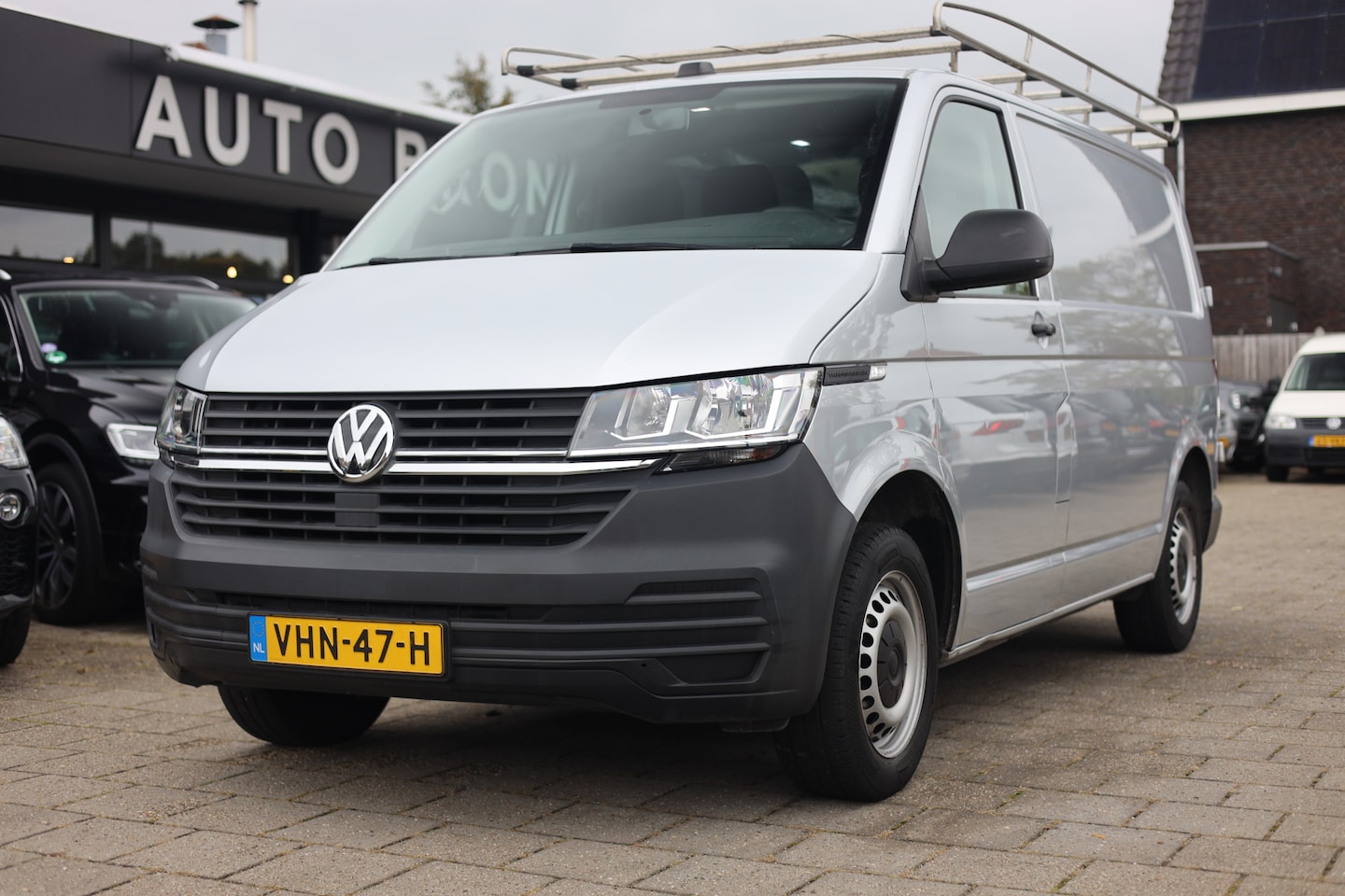 Volkswagen Transporter - 2.0 TDI L1H1 AIRCO | CRUISE | CARPLAY | TREKHAAK - AutoWereld.nl