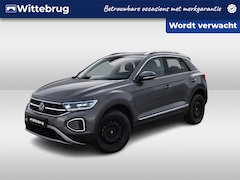 Volkswagen T-Roc - 1.5 TSI 150pk Style DSG Automaat / Navigatie by APP / LEDER / Camera / LM 17 inch / IQ LED