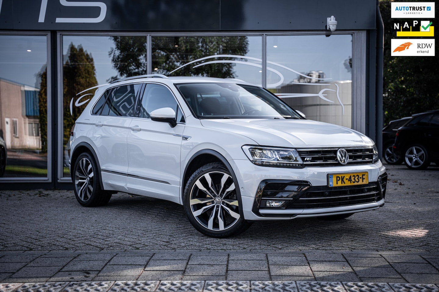 Volkswagen Tiguan - 1.4 TSI Comfortline Business R|Trekhaak|ACC|Achteruitrijcamera|Led|Navi|CarPlay - AutoWereld.nl