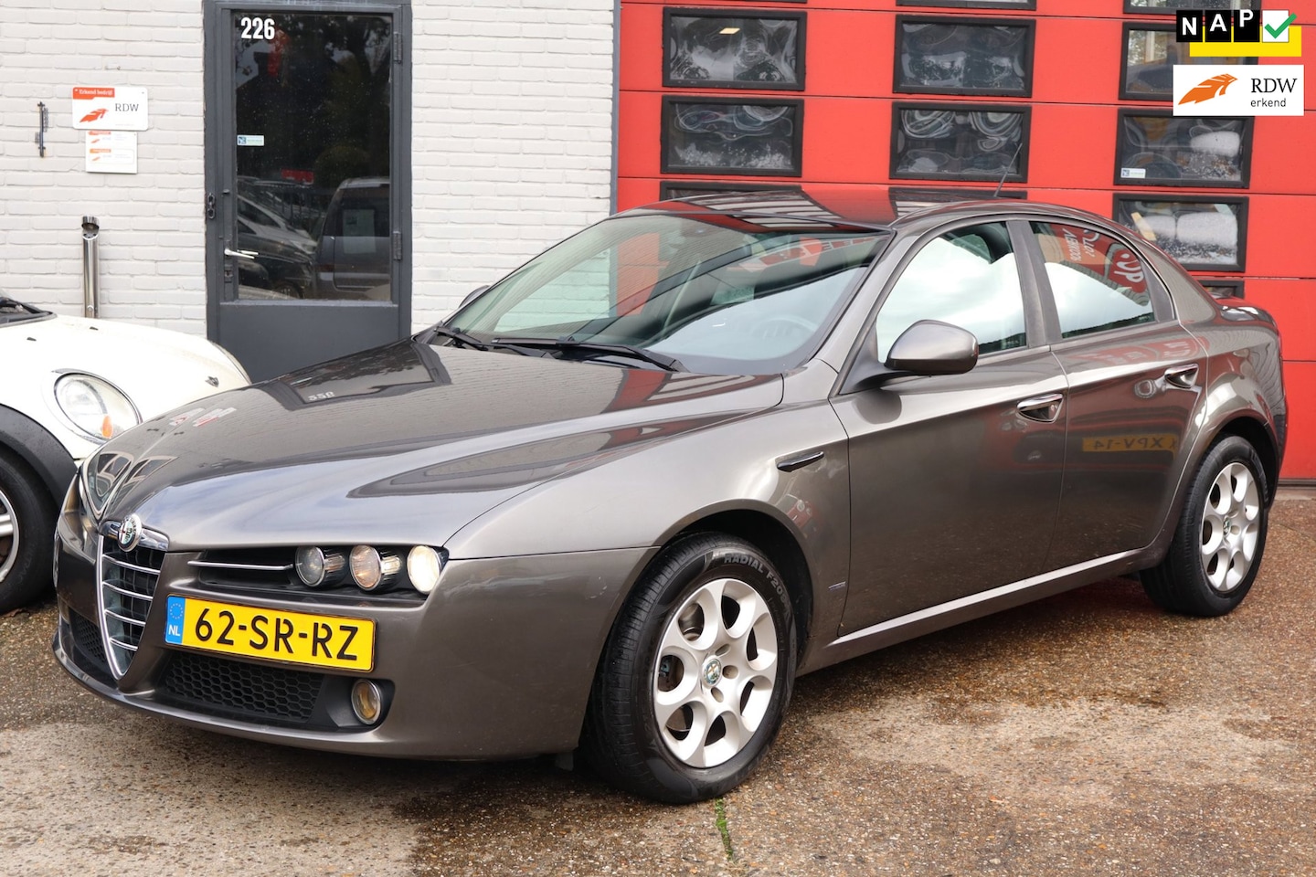 Alfa Romeo 159 - 2.2 JTS Distinctive 2.2 JTS Distinctive , LEDER, GROOT SCHERM - AutoWereld.nl