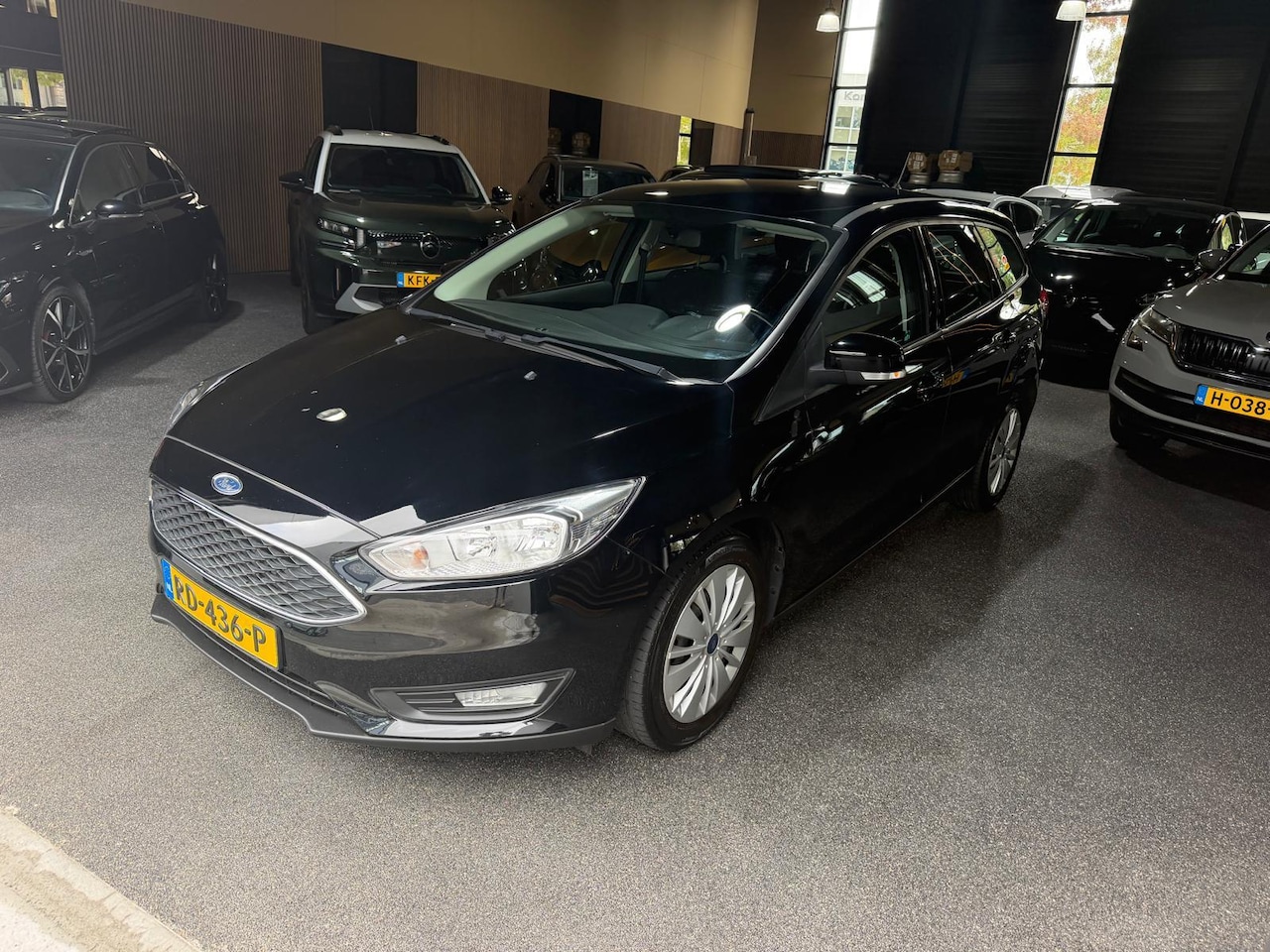 Ford Focus Wagon - 1.0 Lease Edition Gereviseerde Motor - AutoWereld.nl