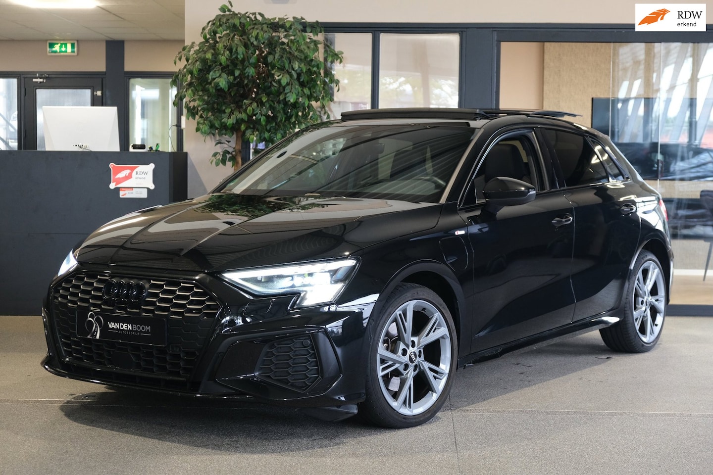Audi A3 Sportback - 40 TFSI e S-Line Black Pack Pano Led Acc Pdc Cam - AutoWereld.nl