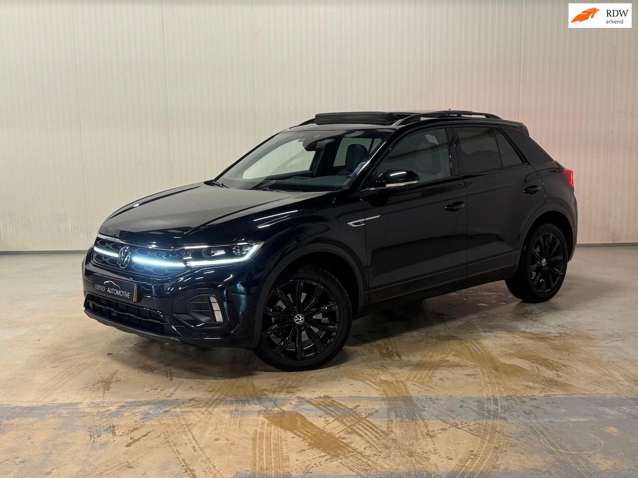Volkswagen T-Roc - 1.5 TSI R-Line | PANO | IQ LIGHTS | BEATS AUDIO | TREKHAAK - AutoWereld.nl