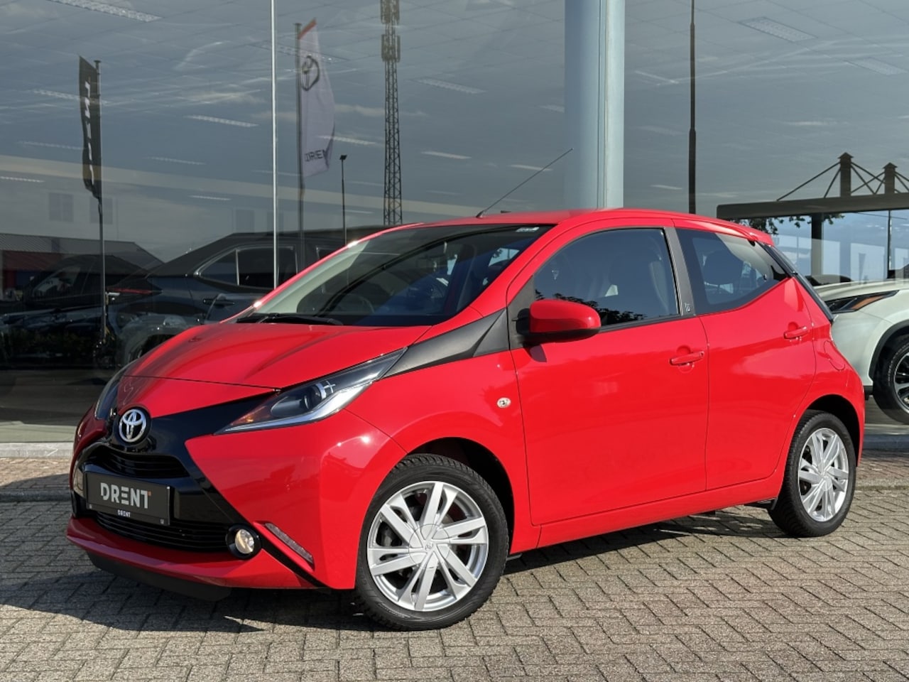 Toyota Aygo - 1.0 VVT-i x-play | Airco | Camera | Lichtmetaal - AutoWereld.nl