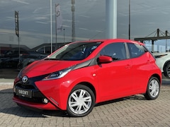 Toyota Aygo - 1.0 VVT-i x-play | Airco | Camera | Lichtmetaal