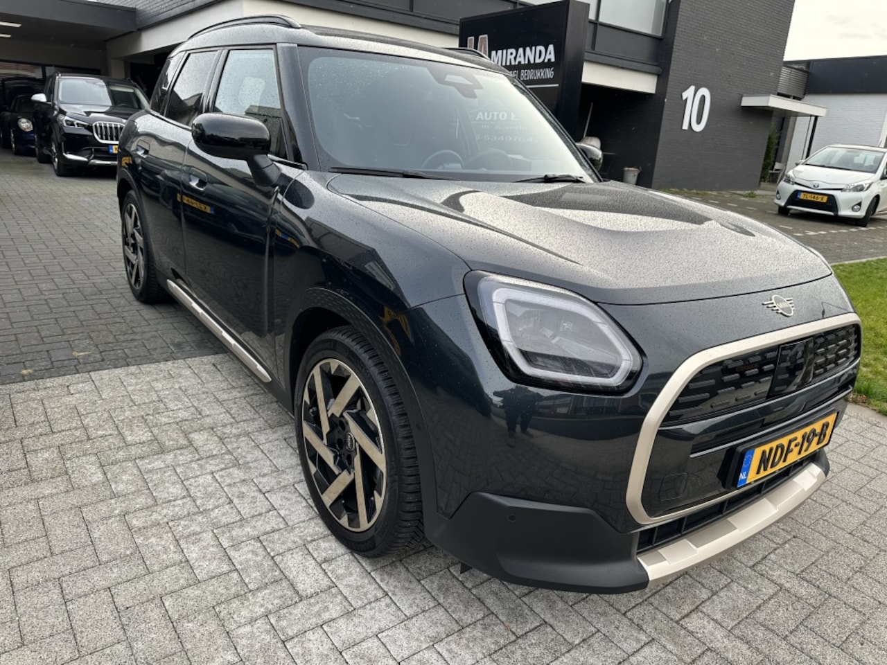 MINI Countryman - E Fav M 66.5 kWh Pano Leder H&K - AutoWereld.nl