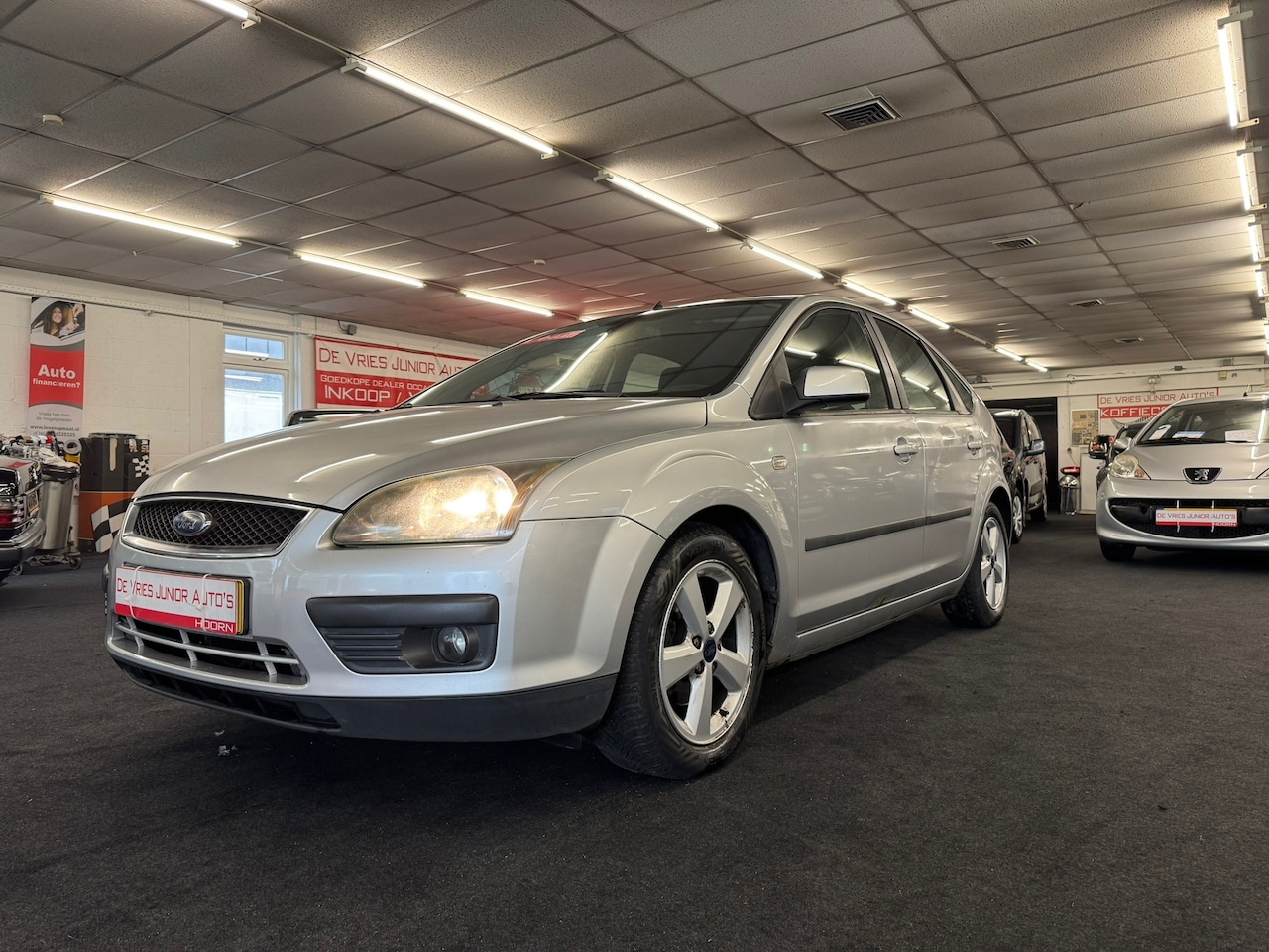 Ford Focus - 1.6-16V Futura. Automaat, airco, carplay en meer! - AutoWereld.nl