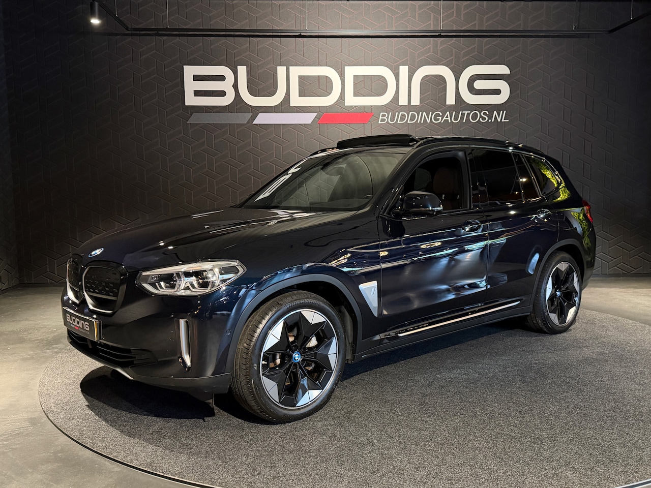 BMW iX3 - High Exe 80 kWh | Pano | 360 camera | Trekhaak - AutoWereld.nl