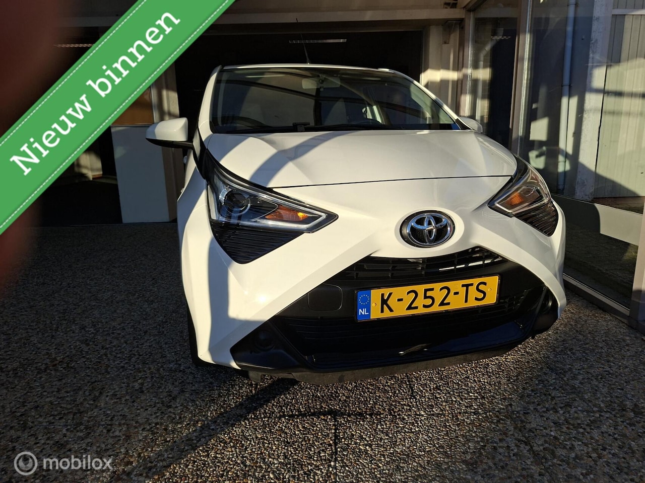 Toyota Aygo - 1.0 VVT-i x-play 1.0 VVT-i x-play - AutoWereld.nl