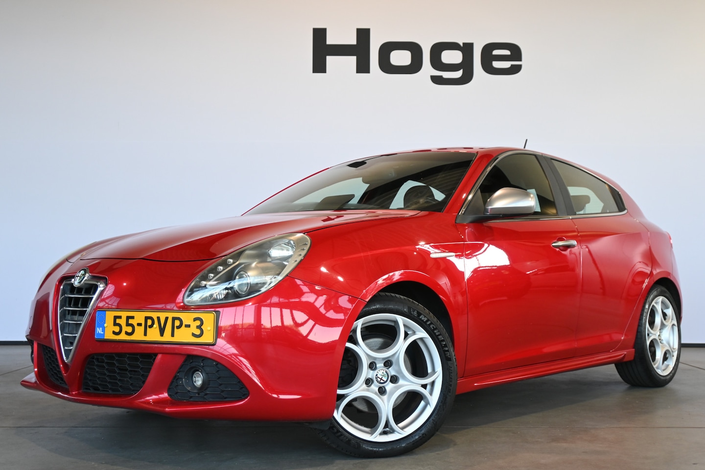 Alfa Romeo Giulietta - 1.4 T Distinctive Clima Cruise PDC Led Lichtmetaal Trekhaak Xenon 100% Onderhouden! Inruil - AutoWereld.nl