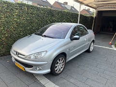 Peugeot 206 CC - 1.6-16V Quiksilver Prima auto in goede staat.