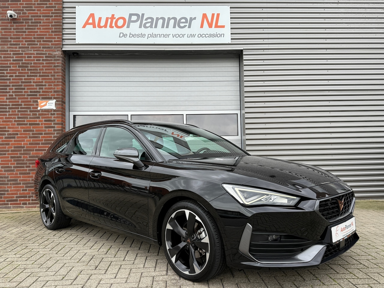 CUPRA Leon Sportstourer - 1.5 eTSI! Incl. Btw! Sfeer! Virtual! - AutoWereld.nl