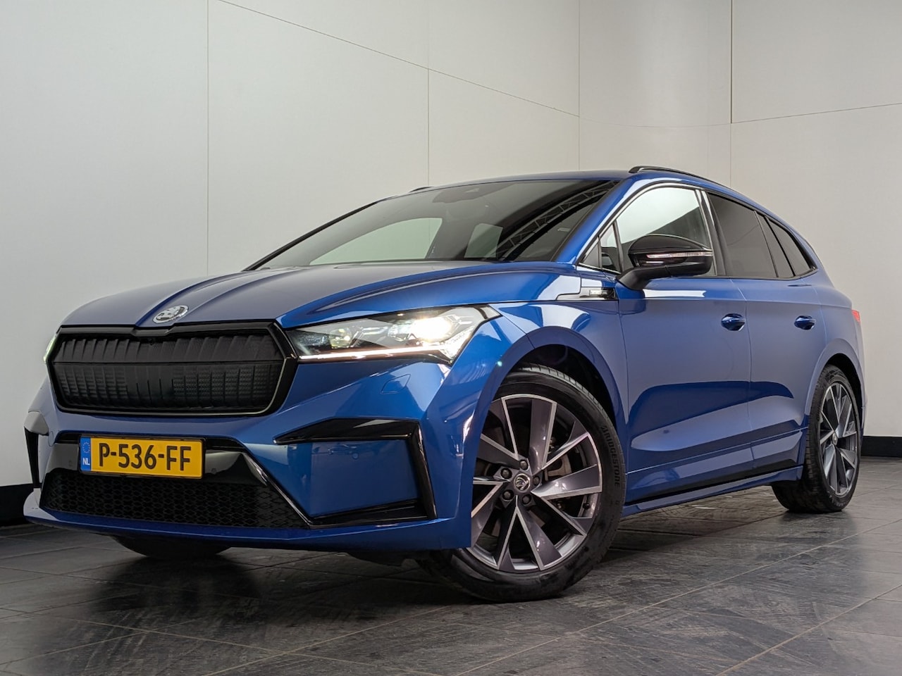 Skoda Enyaq iV - Sportline 80 KWh 204 pk | SoH 90% | 20 inch LM-Velgen | Panoramadak | Achteruitrijcamera - AutoWereld.nl