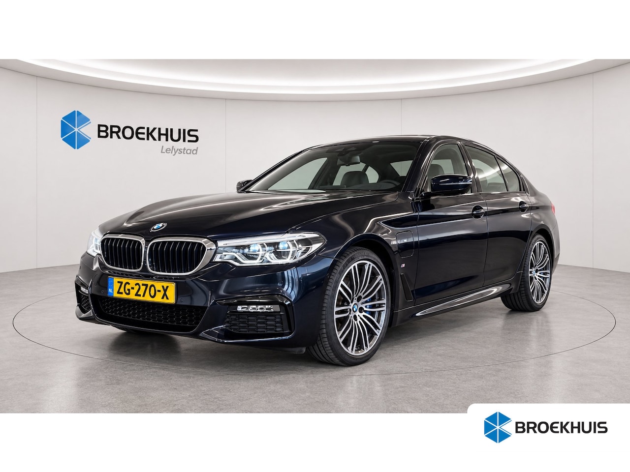 BMW 5-serie - 5-Serie 530e 292PK iPerformance HIGH EXECUTIVE M-SPORT AUTOMAAT / NAVI / LEDER / FULL-LED - AutoWereld.nl