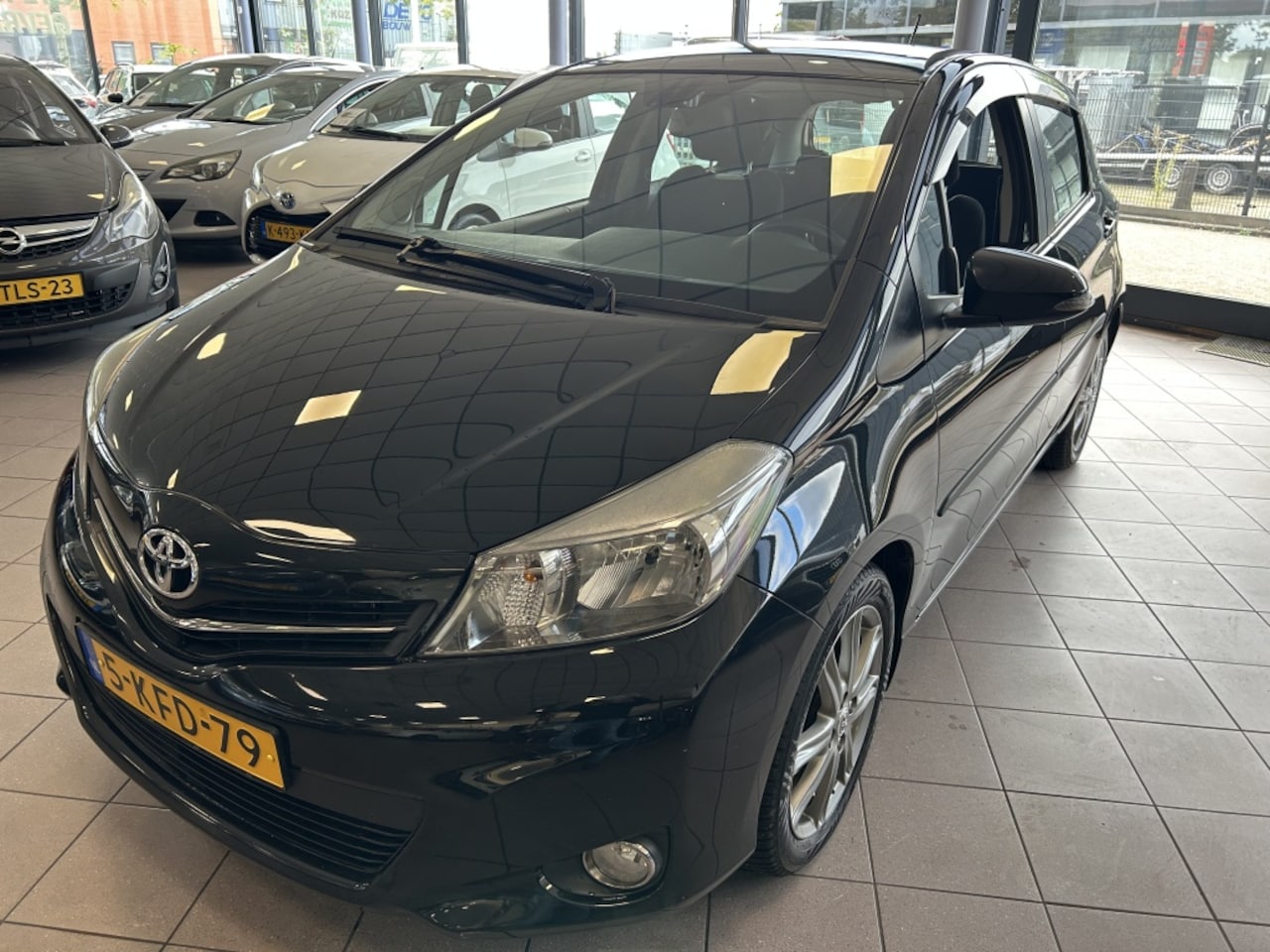Toyota Yaris - 1.3 VVT-i Dynamic AUTOMAAT 175 DKM BJ 2013 !! - AutoWereld.nl