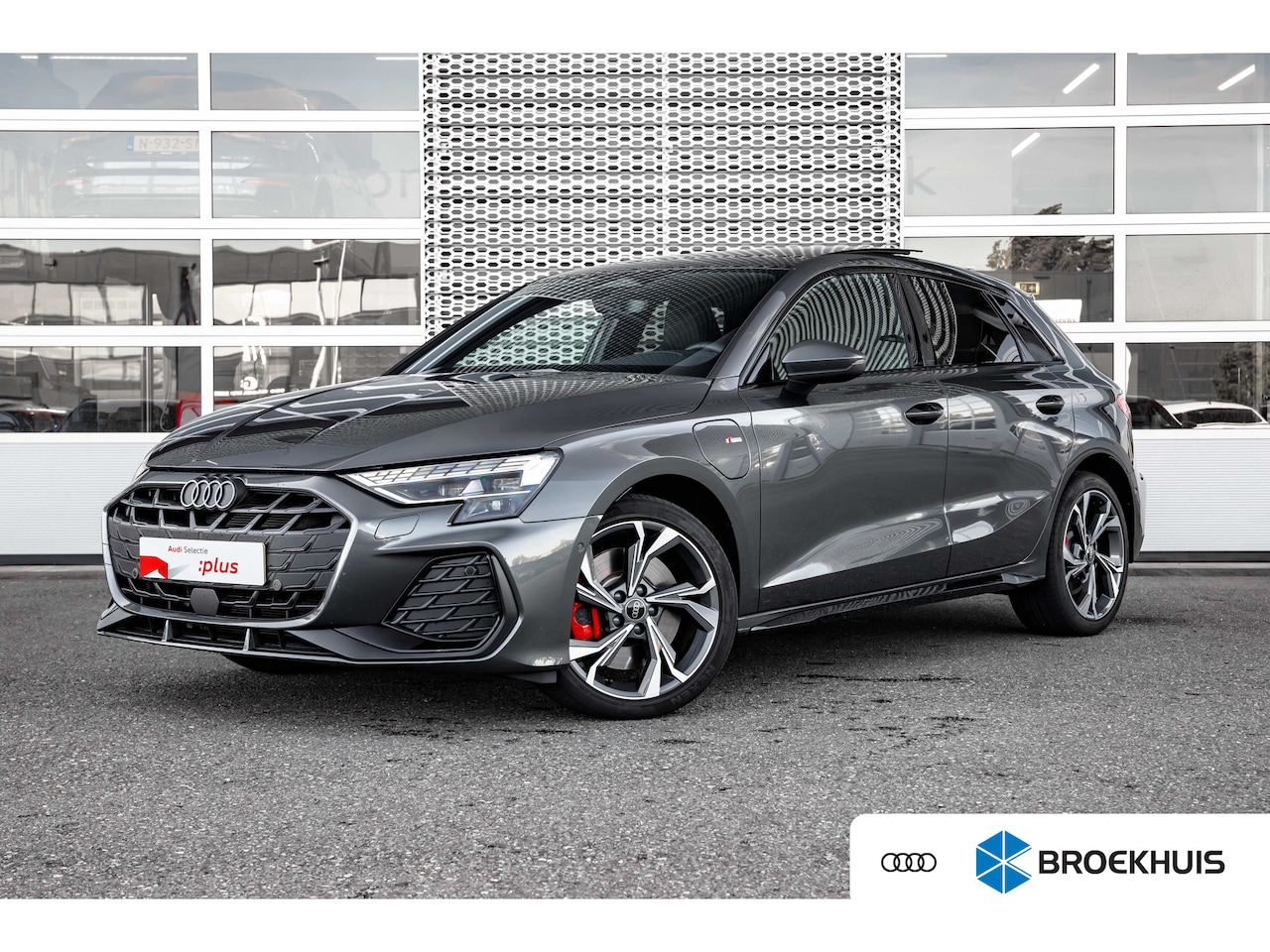 Audi A3 Sportback - 45 TFSI e S edition Competition | Panoramadak | Achteruitrijcamera | ACC | Sfeerverlichtin - AutoWereld.nl
