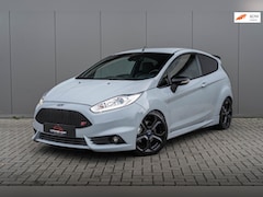 Ford Fiesta - 1.6 ST2 200PK NARDO/H&R/CAMERA/NAVI/STOELVRM