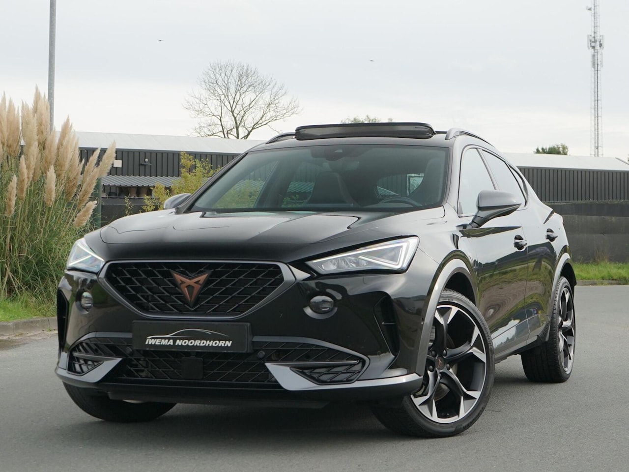 CUPRA Formentor - 1.4 e-Hybrid VZ Black Edition|Panoramadak|Camera|DCC|Stuurverw.|Trekhaak|Keyless|Stoelverw - AutoWereld.nl