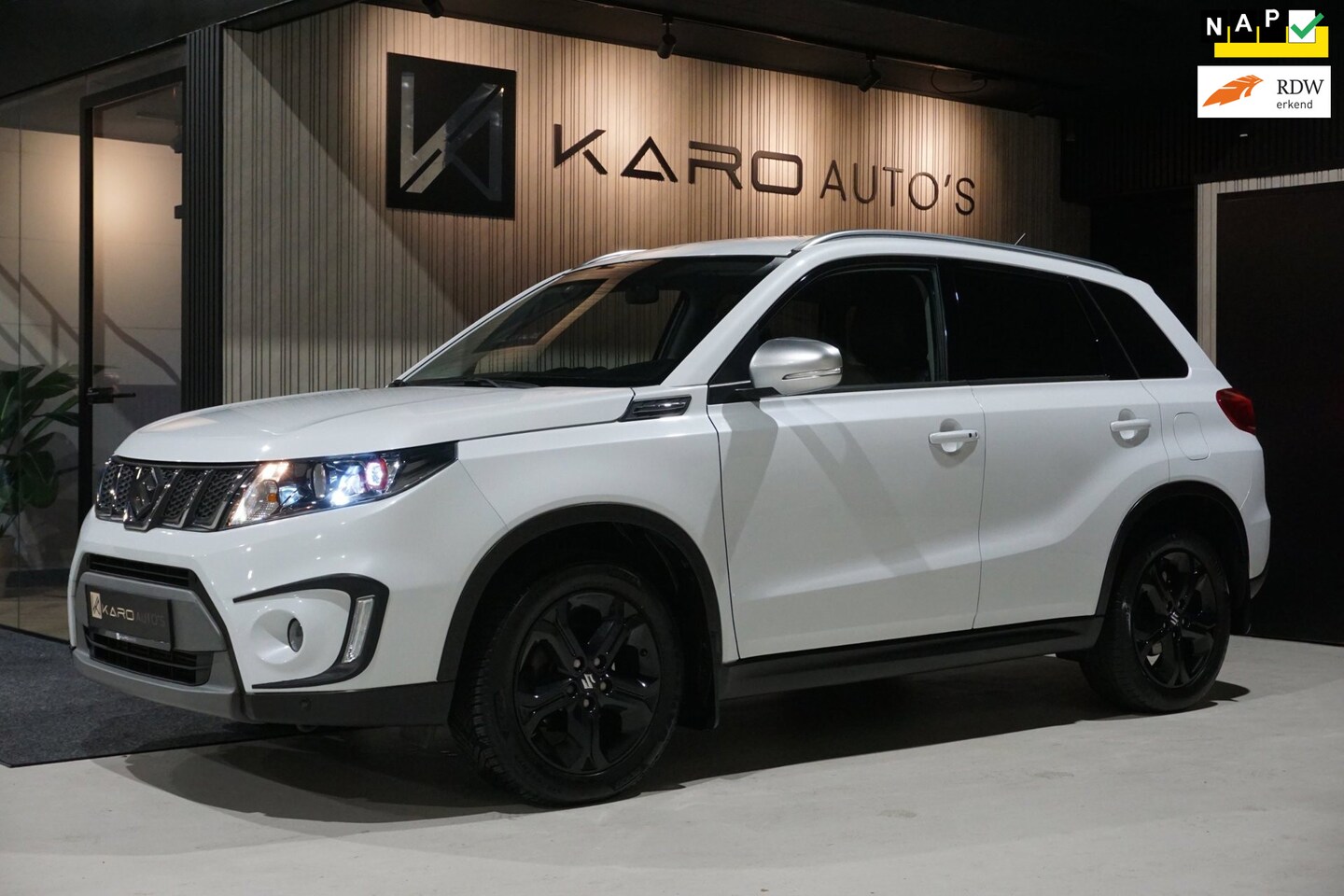 Suzuki Vitara - 1.4 S Sport Led Carplay Navi Leer Cam Keyless - AutoWereld.nl