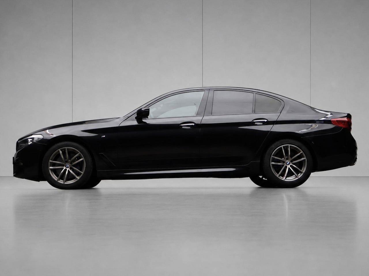 BMW 5-serie - 530i High Executive M Sport (APPLE CARPLAY,SCHUIFDAK,DIGITAL COCKPIT,LEDER,CAMERA,CRUISE,S - AutoWereld.nl