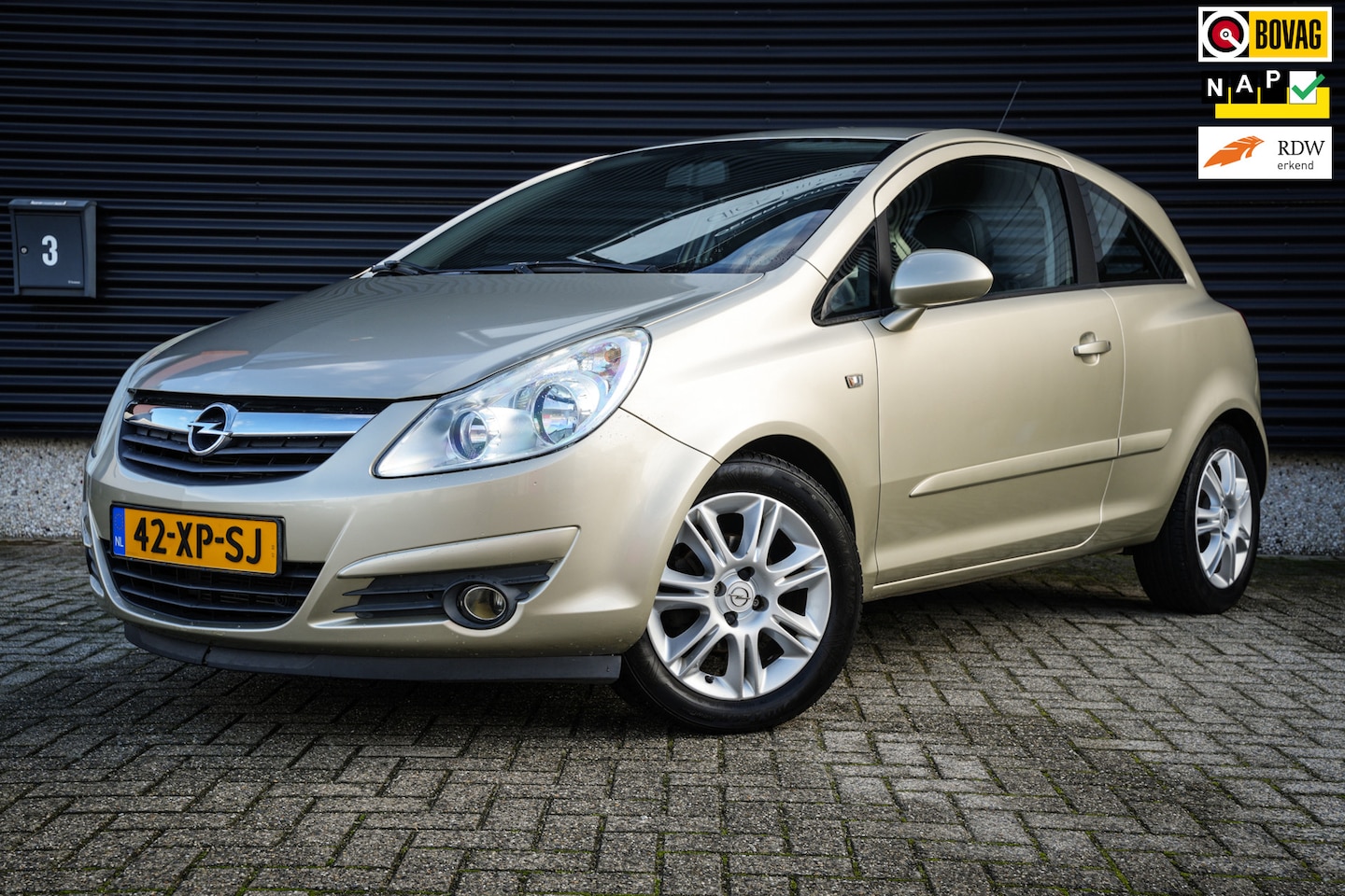 Opel Corsa - 1.4-16V Cosmo Automaat | Airco | Cruise | Org. NL | Elektr. ramen | Metallic | - AutoWereld.nl