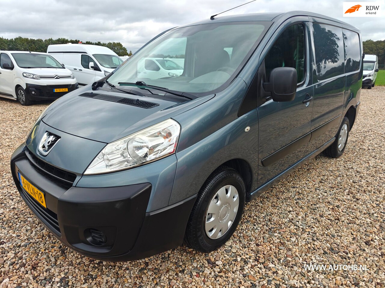 Peugeot Expert - 227 1.6 HDI L1H1 Pro 227 1.6 HDI L1H1 Pro , 2e Eig , euro 5 , Apk 19 maart 2027 , airco , trekhaak , nette bus. - AutoWereld.nl