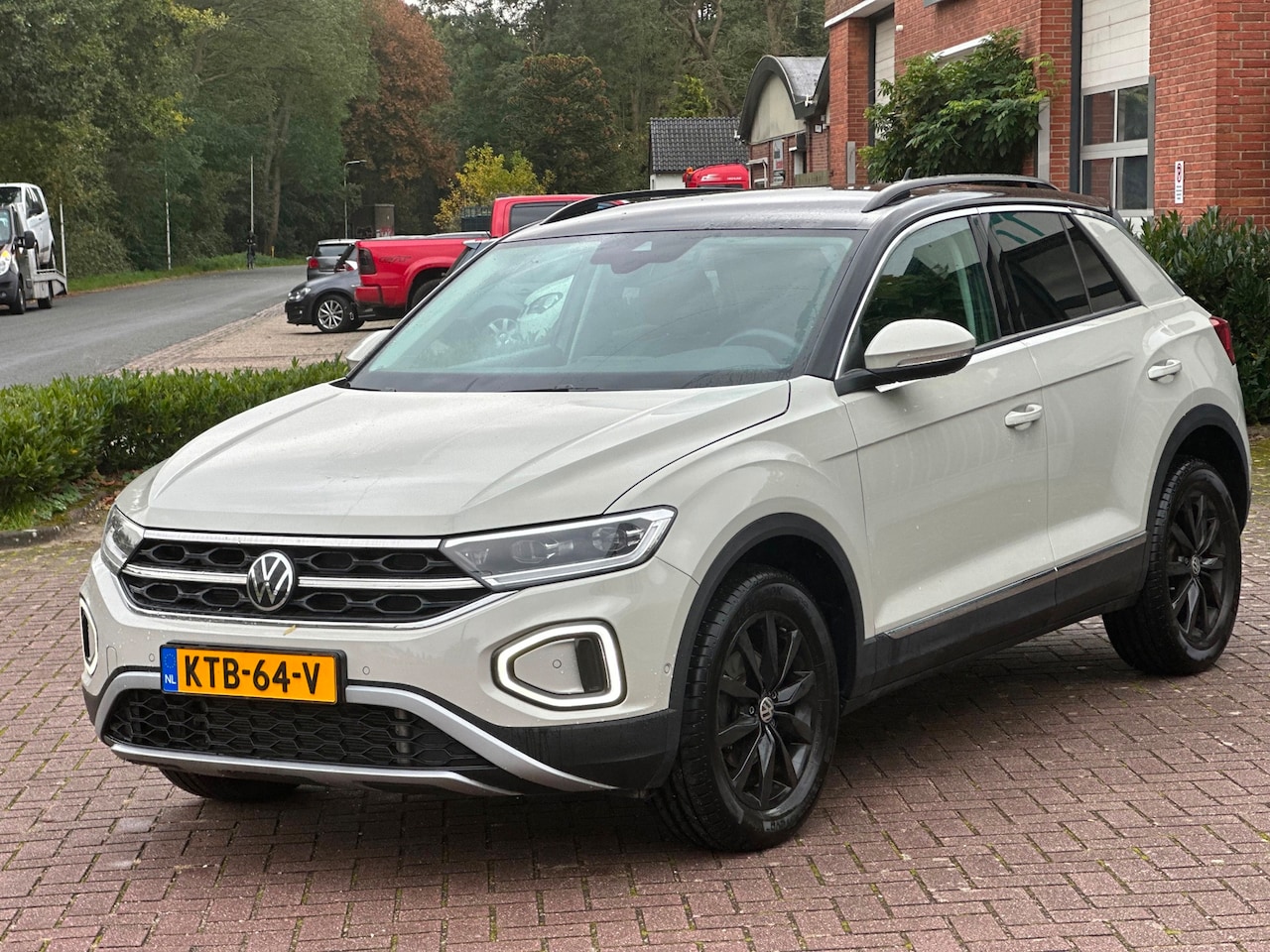 Volkswagen T-Roc - 1.5 TSI R-Line Business 1.5 TSI R-Line Business - AutoWereld.nl