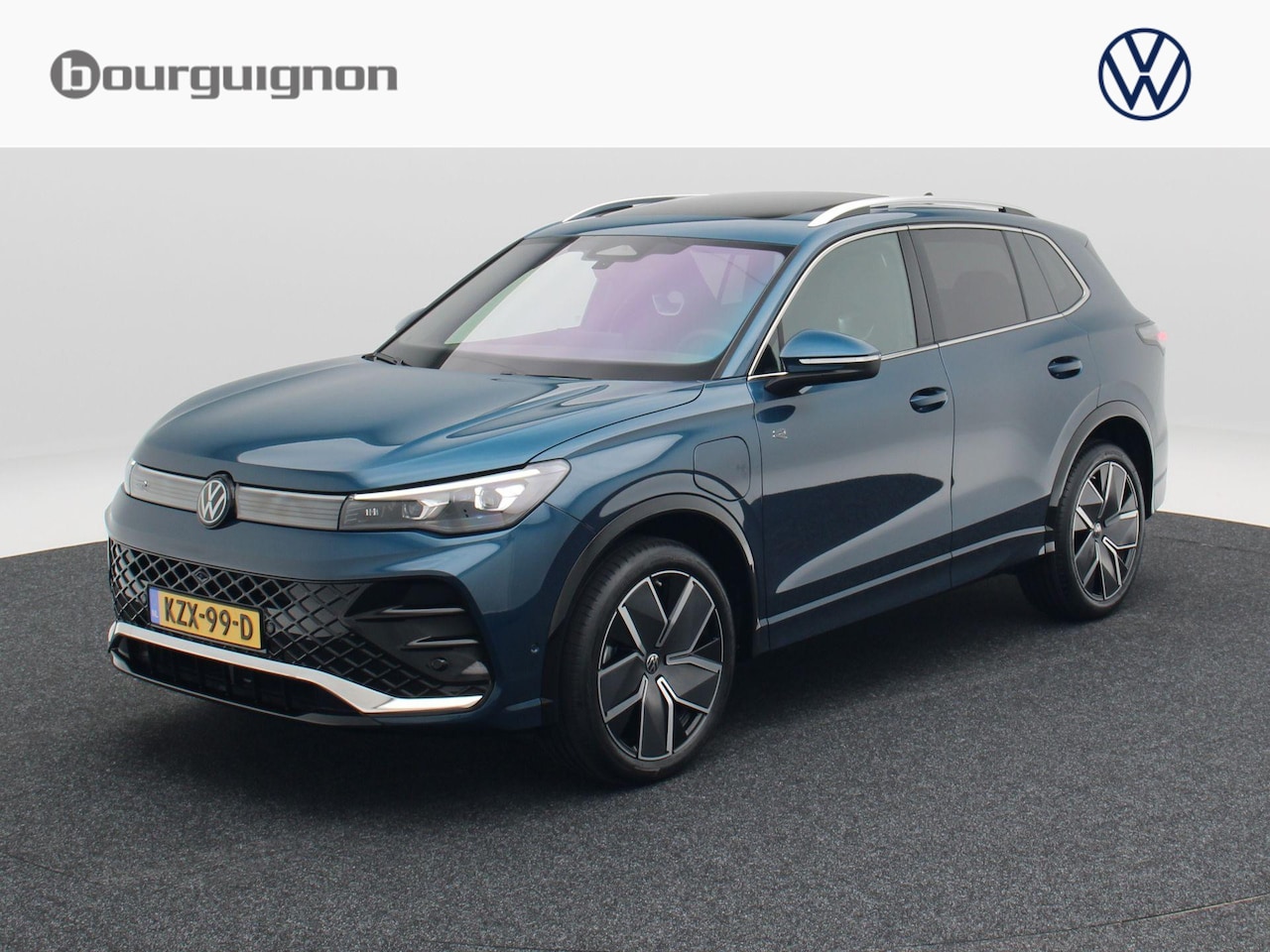 Volkswagen Tiguan - 1.5 eHybrid R-Line | Trekhaak | Panoramadak | 360 Camera | Head-Up Display | - AutoWereld.nl