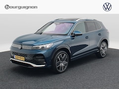 Volkswagen Tiguan - 1.5 eHybrid R-Line | Trekhaak | Panoramadak | 360 Camera | Head-Up Display |