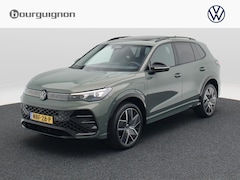 Volkswagen Tiguan - 1.5 eHybrid R-Line | Trekhaak | Panoramadak | Black Style | Head-Up Display |
