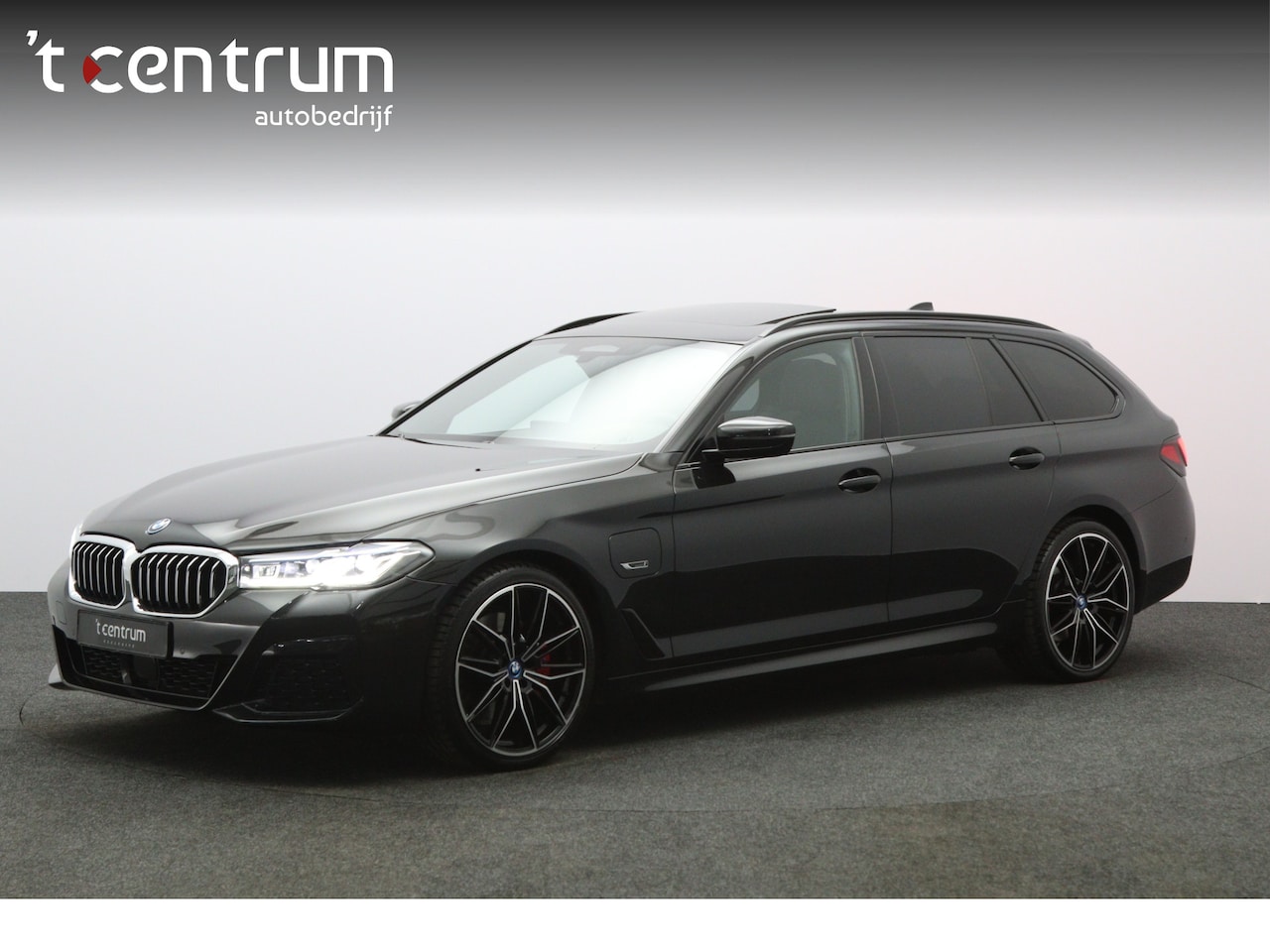BMW 5-serie Touring - 530e 293 PK Business Edition Plus PHEV, Individual Int. Panoramadak, Adap. Cruise Control - AutoWereld.nl