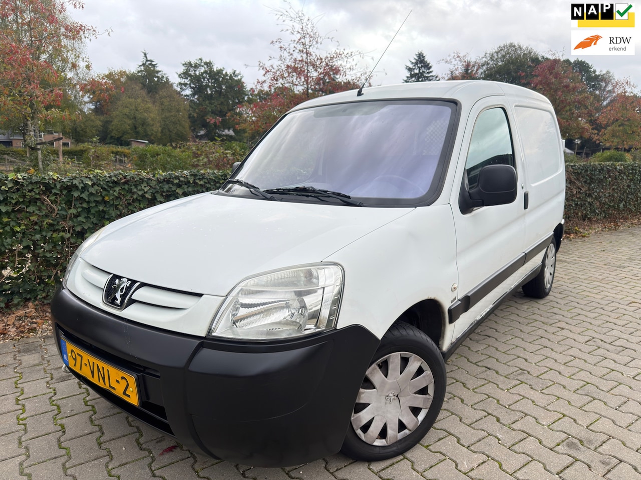Peugeot Partner - 170C 1.6 HDI 500 170C 1.6 HDI 500 , Airco / Elec.Pakket / Stuurbekrachtiging / Trekhaak / Prijs is Marge !! - AutoWereld.nl