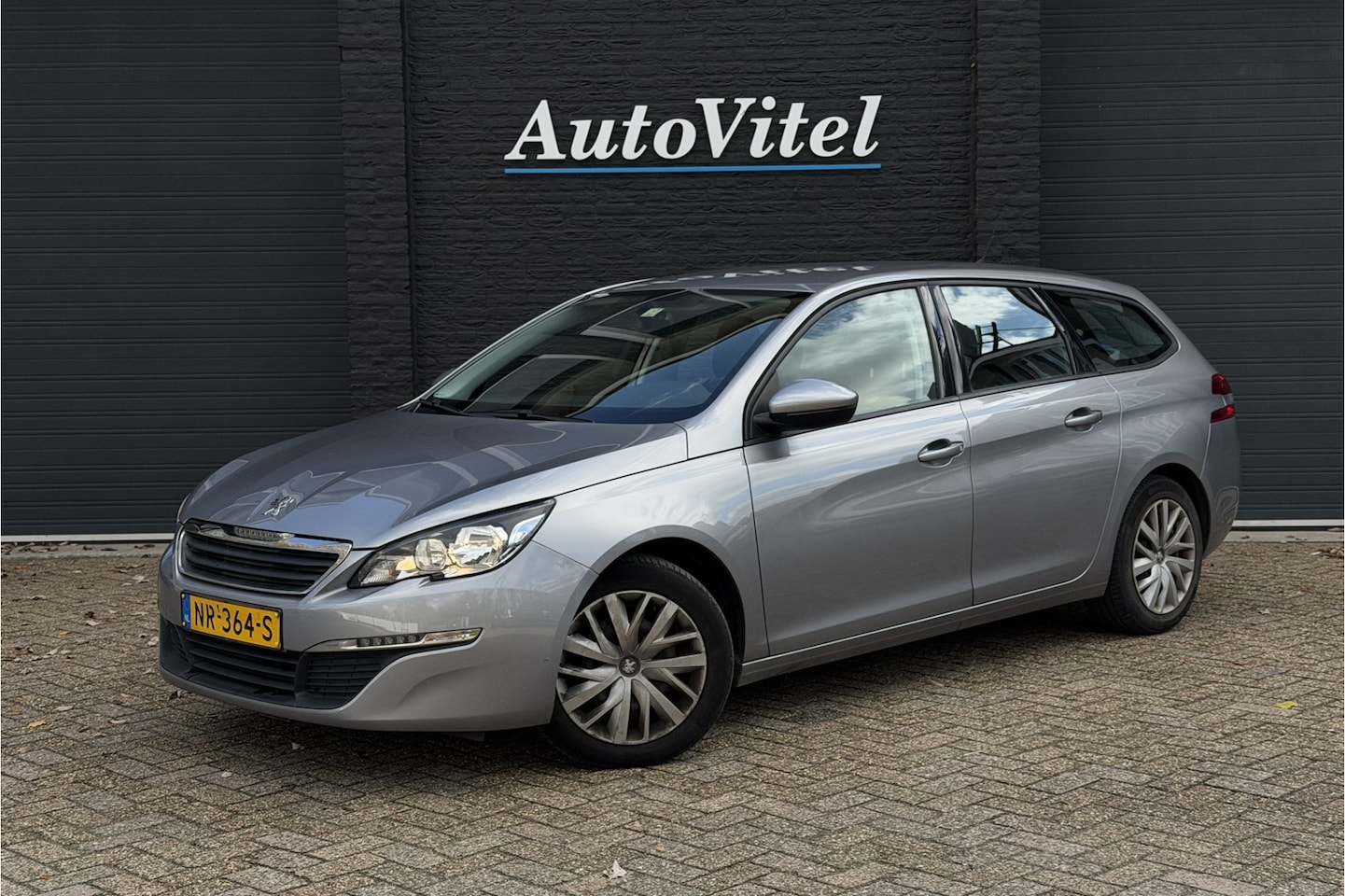 Peugeot 308 SW - 1.2 PureTech Blue Lease | Cruise | Airco | NAVI | NAP - AutoWereld.nl