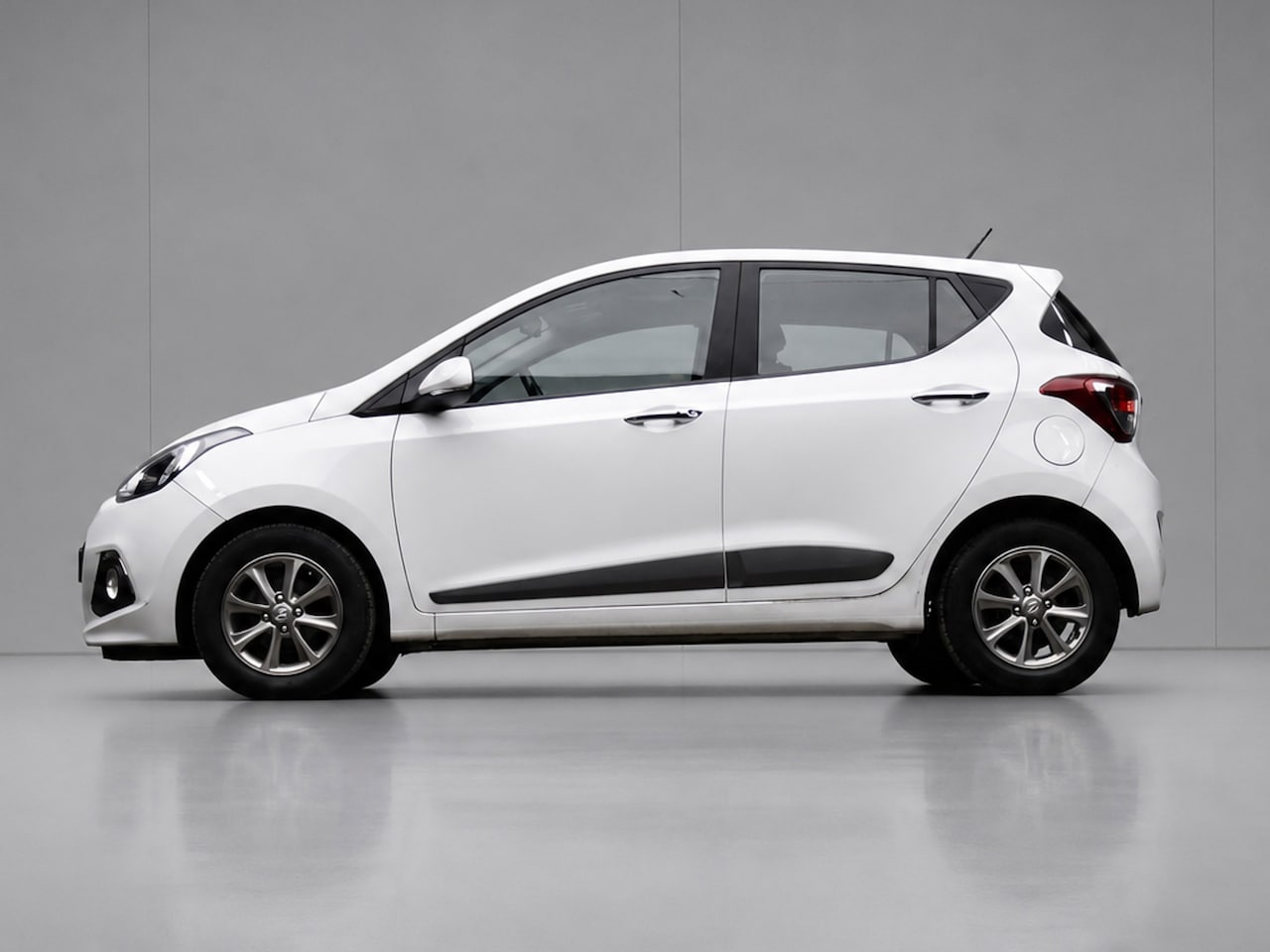 Hyundai i10 - 1.2i AUTOMAAT (SCHUIFDAK,CRUISE,STOELVERWARMING,STUURVERWARMING,KEYLESS,LM VELGEN,NIEUWE A - AutoWereld.nl