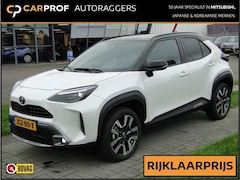 Toyota Yaris Cross - 1.5 Hybrid 130pk Executive El.klep Stoelverwarming Dode Hoek JBL HUD All-season Two-Tone