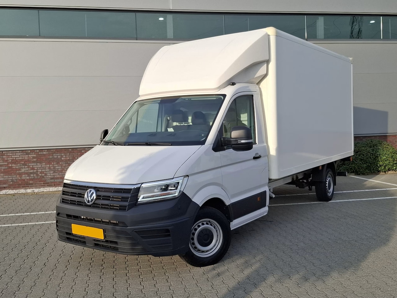 Volkswagen Crafter - 2.0 TDI 140pk Automaat Bakwagen met Laadklep (Wordt verwacht) - AutoWereld.nl