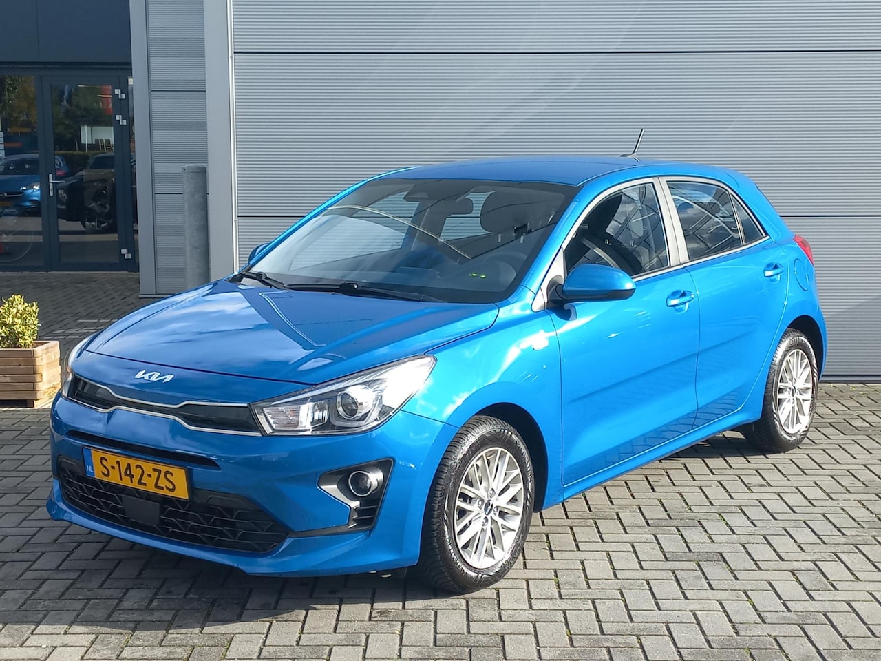Kia Rio - 1.0T MHEV 100pk DynamicLine | Airconditioning | Navigatie via Apple/Android | Lm velgen | - AutoWereld.nl