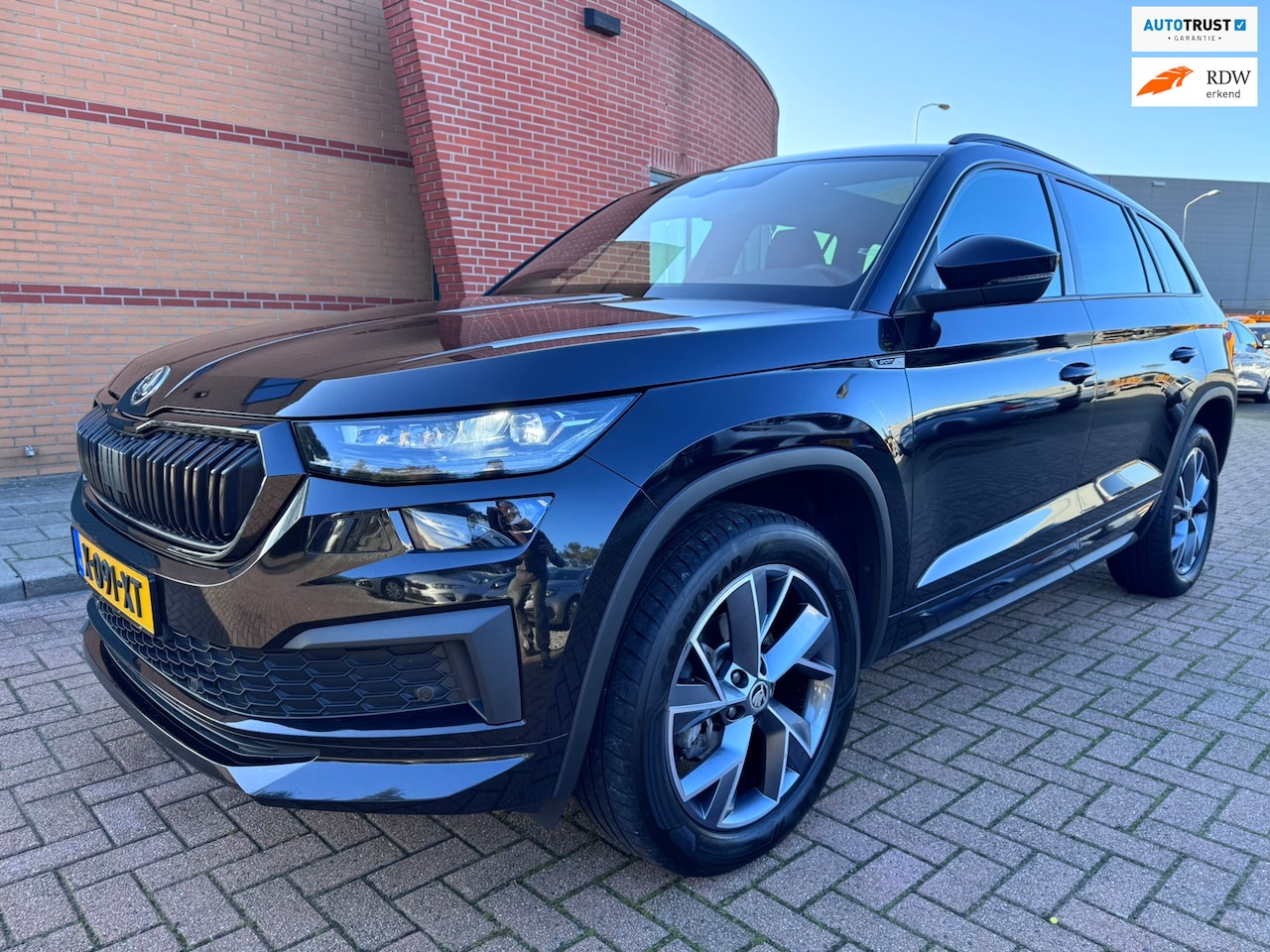 Skoda Kodiaq - 1.5 TSI Business Edition Plus 7p. Sportline, Pano, Trekhaak, Leder/Alcantara - AutoWereld.nl