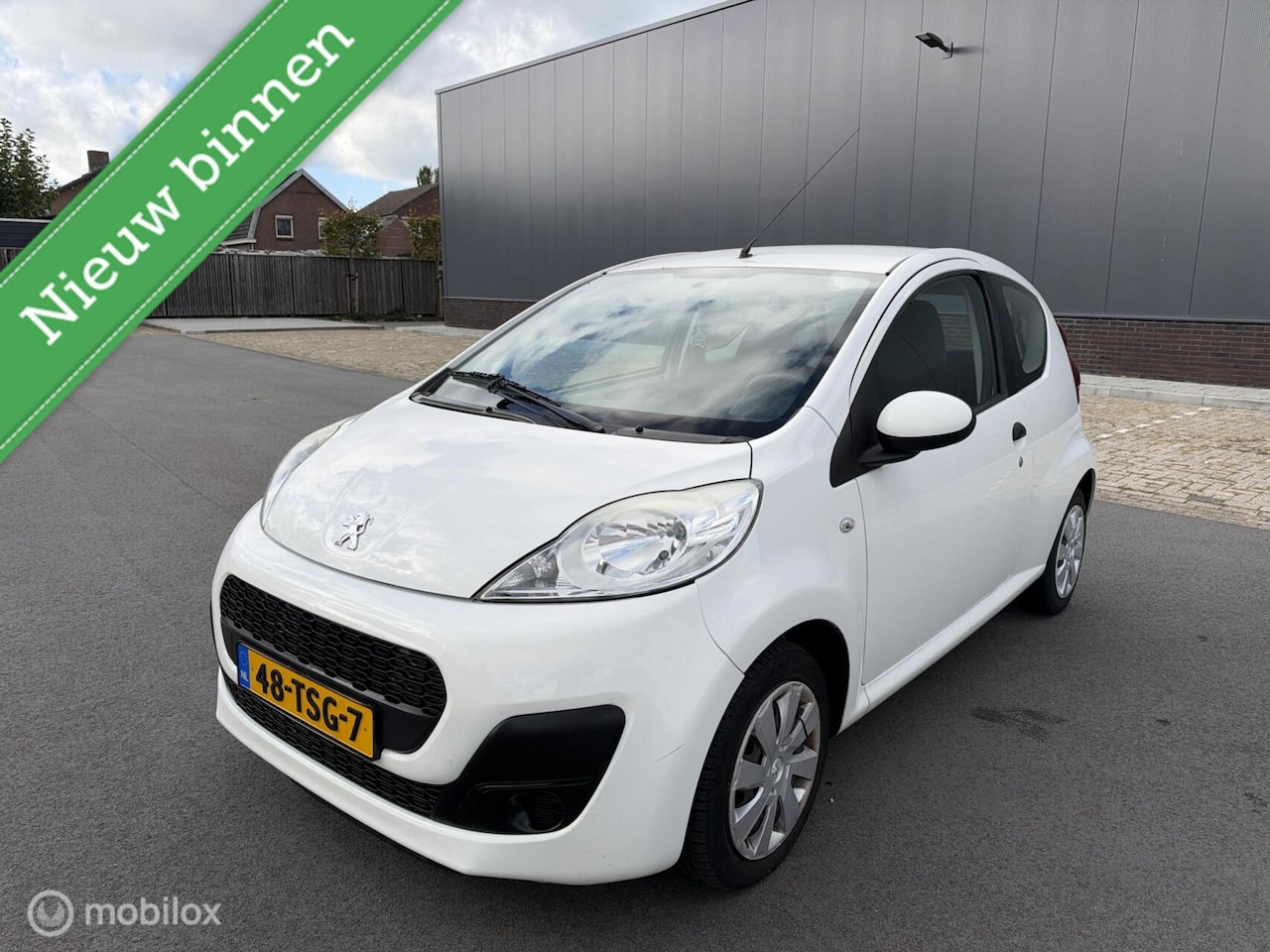 Peugeot 107 - 1.0 Access 2012 Weinig km Airco - AutoWereld.nl