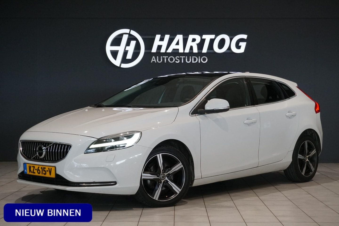Volvo V40 - 2.0 D2 Inscription * DEALER ONDERHOUDEN * + PANO / LEDER / MEMORY / CAMERA - AutoWereld.nl