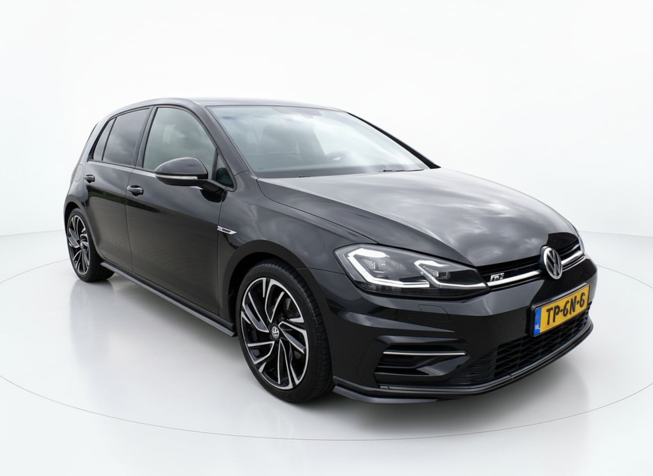 Volkswagen Golf - 1.4 TSI Highline Business R-line Virtual cockpit-Navi-Xenon - AutoWereld.nl