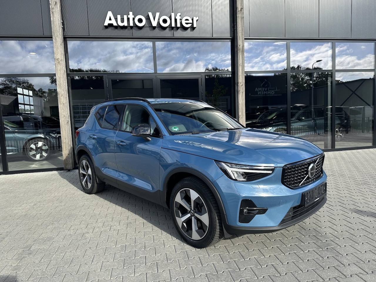 Volvo XC40 - 2.0 B4 Plus Dark Trekhaak|ACC|cam|pilot assist - AutoWereld.nl
