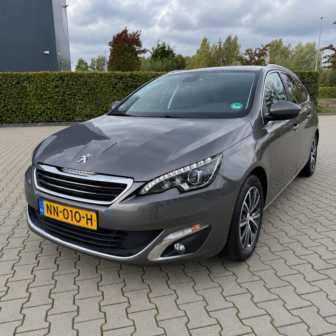 Peugeot 308 SW - 1.2 Allure 2017 | Panoramadak | Trekhaak - AutoWereld.nl