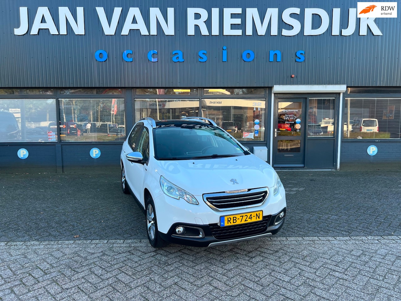 Peugeot 2008 - 1.2 PureTech Access bj 2015 luxe uitvoering apk - AutoWereld.nl