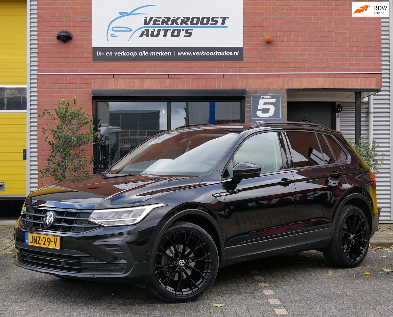Volkswagen Tiguan - 1.5 TSI R-Line Business+. camera. CarPlay. stoelverwarming. - AutoWereld.nl