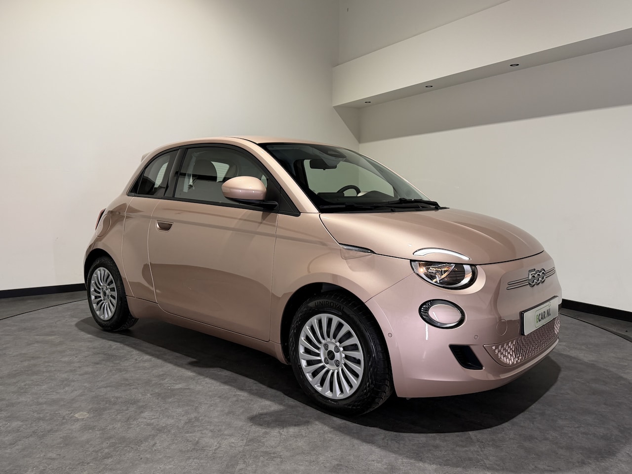 Fiat 500 - 3+1 42 kWh | Apple CarPlay - Android Auto | Stoelen verwarmd | Dodehoek detectie - AutoWereld.nl