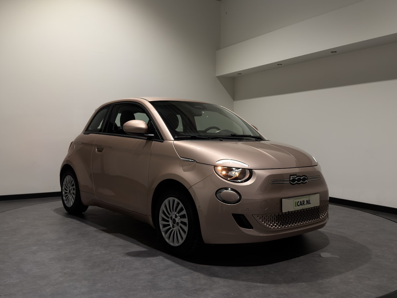 Fiat 500 - 42 kWh | Apple CarPlay - Android Auto | Stoelen verwarmd | Dodehoek detectie Rijklaar - AutoWereld.nl
