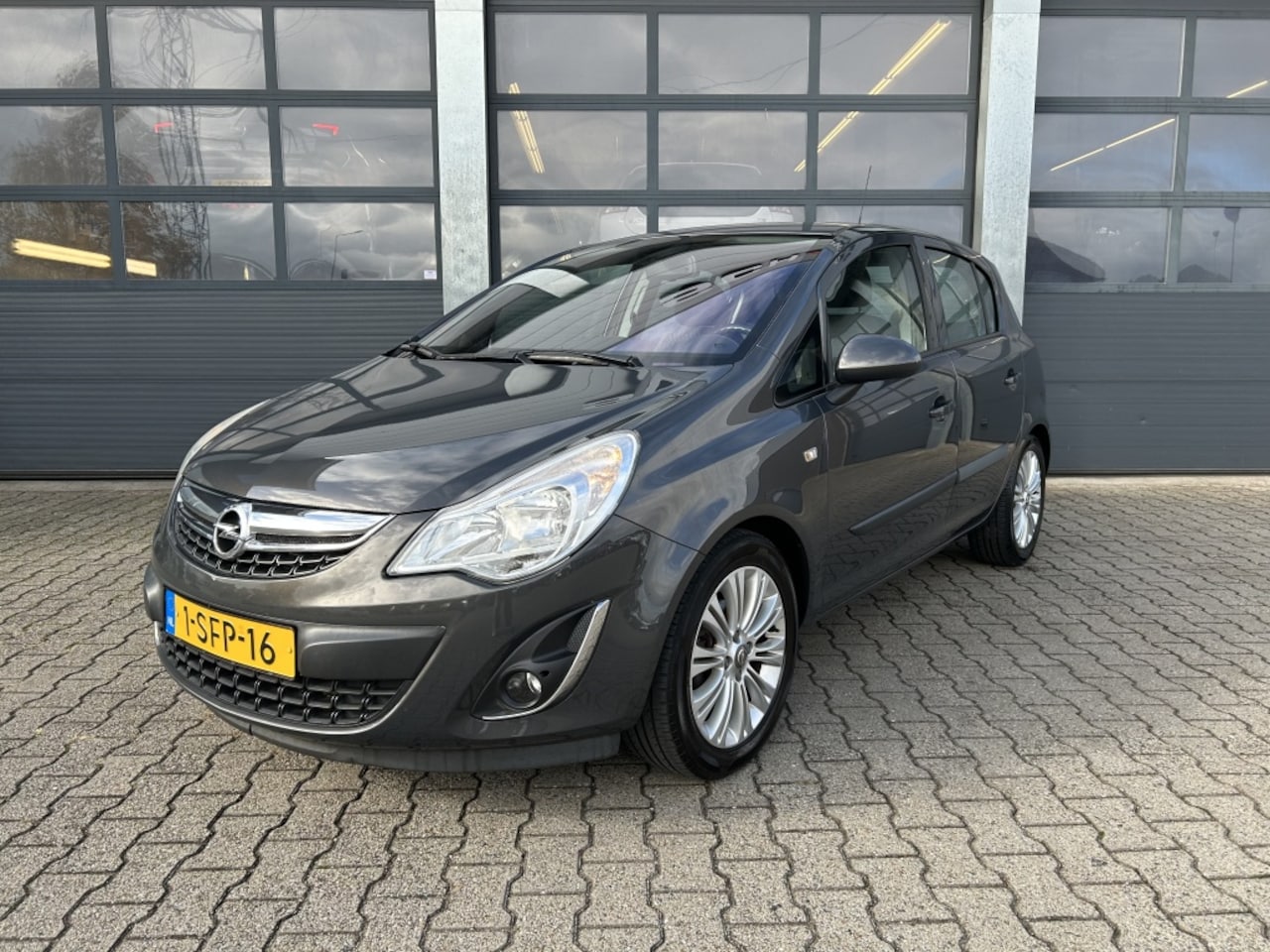Opel Corsa - 1.4 Twinport 100pk 5d Cosmo - AutoWereld.nl